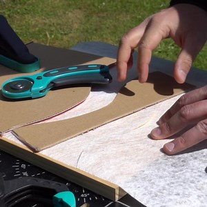 3.1K views · 38 reactions | (re)Découvrez ce cutter rotatif !  Il permet des découpes droites et courbes, sur tissus, papier et carton !   Référence 4152000  . . . . . #CutterRotatif #Cutter #Courbe #Droite #Découpe #Coupe #Carton #Papier #Tissus #DIY #wolfcraft #wolfcraftFrance | wolfcraft France | Facebook