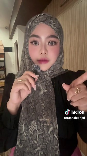 Hijab Pleated Galima: Trendy Amira’s Closet Picks