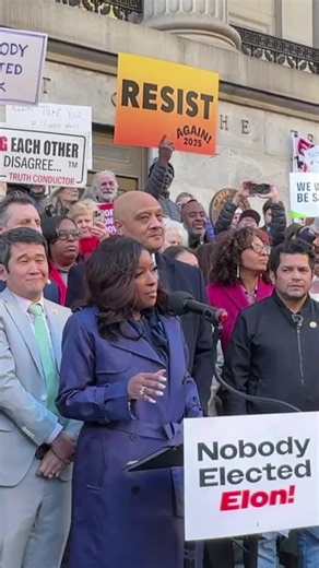 Democratic Rep. Jasmine Crockett urged Congress to check President Donald Trump's powers to launch strikes against Iran as tensions in the region continue to escalate. #TheLatinTimes Read more here🔗 https://www.latintimes.com/jasmine-crockett-urges-congress-check-trumps-powers-launch-strikes-against-iran-literal-594767 | The Latin Times