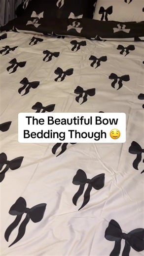 Definitely the best duvet cover iv seen this year ! 🤤😍🖤 Iv linked the bedding set 👆🏽 #queeniesouthsreviews #queeniesouthxx