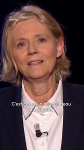 🗣 "J'ai une étagère dans ma bibliothèque où je place les livres que je meurs d'envie de lire et dès que je rentre de reportage, j'en prends un." . 📚Florence Aubenas nous partage sa bibliothèque idéale, de Rainer Maria Rilke à Georges Simenon, en passant par Gotlib ! . 📺(Re)voir l'émission en intégralité sur france.tv : https://bit.ly/3DD9db7 | La Grande Librairie