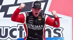Timothy Peters survives wild Talladega finish for Truck Series win