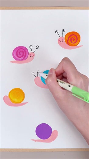 Super easy snail printmaking! Let's draw one together with the kids! #ParentChildCrafts