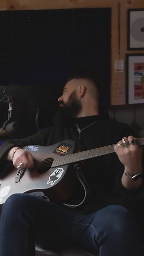 The @rocknrollbirder is all about sharing his love of birds🐦‍⬛🪶🙌😍 You can see more from him on Winterwatch, available to stream on BBC iPlayer now 🎸🐦🎥 Link in our Bio #Winterwatch #winter #BBCWinterwatch #birds #bird | BBC Springwatch