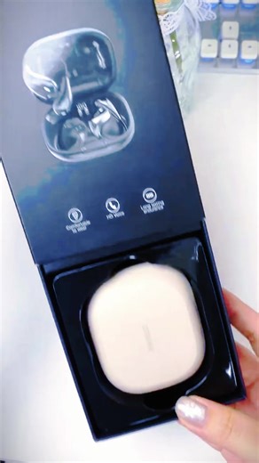 Neue Kopfhörer, stilvolles Aussehen, Unterstützung für Hunderte von Sprachen, mit Ladegehäuse#tik_tok #tiktok_india #tiktok2025 #shooping
