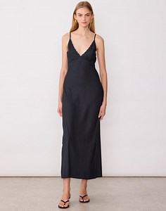 Lace V Neckline Maxi Dress in Black | Glassons