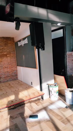 Una pieza más para la máquina del tiempo | man makes time machine