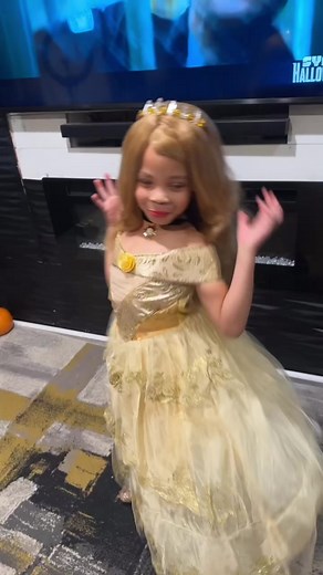 Baby iono what this costume is supposed to be or should I say what kind of princess it’s supposed to be but Nova loves it 🤣 Thank God! Cuz I didn’t get her costume until today 🤦🏽‍♀️ #fbreel #reelsfbシ #halloween #halloweencostume | Lavena Bassette
