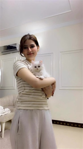 فيديو أنشأه Kainat Qureshi🧸 (@kaiinat_) باستخدام Feed My Cat