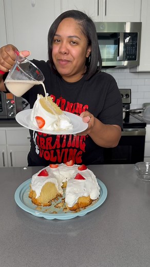 Kimberly Villalobos | If you were on my live a few weeks ago…u seen the bloopers behind this cake!!!!! Lol now imma do it again but i couldnt deprive yall of the... | Instagram