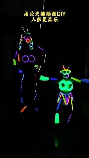 You can use glow sticks like this! #diy #toys