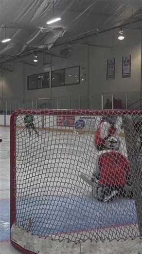 🚨 HOCKEY Rebound Goal: Right Place, Right Time Scoring Magic! 🏒💥 #Shorts #Viral #Hockey #Shortsfeed