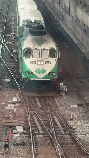 GO Train coming into Toronto Union Station #train #trainspotting
