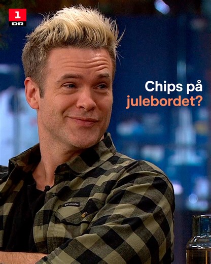 Skal der chips på bordet juleaften? JA = 👍 NEJ = 😮 I morgen er det juleaften, og mange glæder sig lige nu til den gode julemad. Der er dog stor uenighed blandt danskerne om, hvorvidt der skal chips på bordet juleaften. | Aftenshowet - DR
