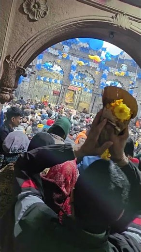Crowd Inside Mathura Temple | Devotees Darshan