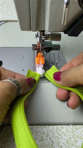 A very easy way to install the Zipper slider #easysewing #sewinghacks
