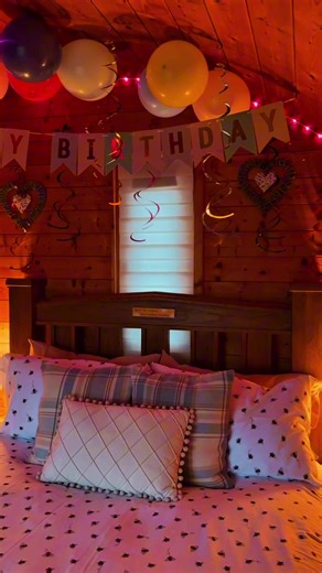 🌅 SUNSET GLAMPING POD Sleep under the stars with all the comforts. 🌙 The Sunset Glamping Pod is perfect for couples and adventurers who want nature, views and something truly special. ✨ Save up to 20% by booking direct and avoid platform fees. 👉 Book direct – link in bio. #SunsetGlamping #FinnVillage #GlampingScotland #NatureEscape #RomanticStay