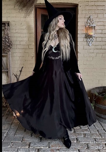 I been wearing @Tree of Life since I was a little Witchling and I'm truly honoured to share my favourite pieces from their new collection - Pirates Bride ✨ Velvet and Lace will always have my heart ✨ #treeoflife #witch #witchtok #witchcraft #witchlife
