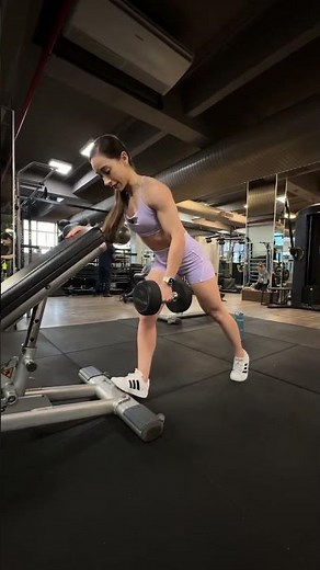 Remada Unilateral com Halter.