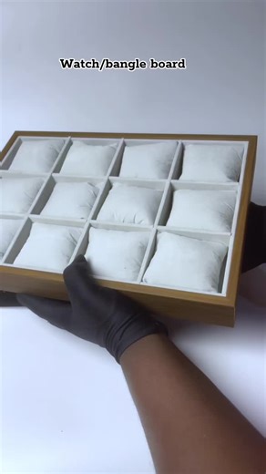 Wristwatch/bangle display board Grey -20,000 Black -13,500