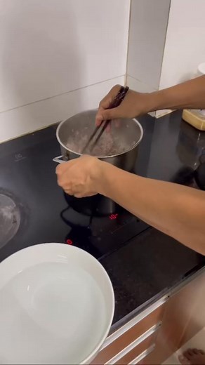 trước nghe lời bố mẹ, thầy cô, đi học hết thạc sỹ, tiến sỹ luôn thì giờ làm gì phải vào bếp nấu ăn😍😍😍😍 | Jimmy Nguyen