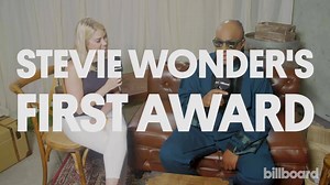 Stevie Wonder on 1963, being 13 yrs-old, and winning his first-ever Billboard award. 󾟛 | Billboard