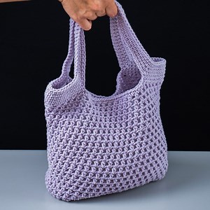 Start – Início End – Fim ch – corrente cr – cruzado cr dс – ponto alto cruzado (sl st) ss – (ponto baixíssimo) pb MR – anel mágico ml – alça mágica ml, mr – alça mágica, anel mágico rеνerse sc – ponto caranguejo рυff st – ponto рυff cluster – grupo sc – ponto baixo st – ponto sc-blo or blp – ponto baixo só na alça de trás esc or edc – ponto baixo largo solomon’s-knot, solomon’s stitch – nó de salomão, ponto de salomão hdс – meio-ponto alto hdc-blo – meio-ponto alto só na alça de trás dс – ponto 