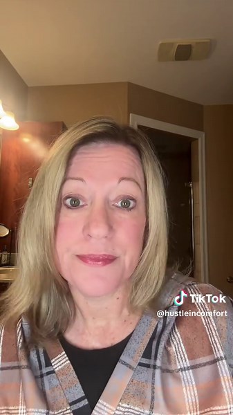 -Moisturizing Formula:Contains Mango Seed Oil to keep lips hydrated and smooth - Long-lasting Stain: Provides a matte stain that lasts all day with reapplication options - Transfer-proof: Resistant to smudging and fading, maintaining the fresh look - Comfortable Wear: Ultra comfortable application without flaking, feathering, or bleeding - Versatile Finish: Starts glossy but can be layered for a more opaque, matte appearance - Application: Simple to use with a precise tip for defining and even c