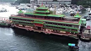 Jumbo Floating Restaurant towed out of Hong Kong