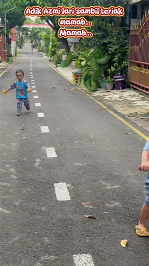 Adik Azmi lari sambil teriak mamah #cutebaby #funny #shorts