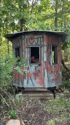 Installing the Ultimate Deer Blind #woodworking #deerstand #huntingblind