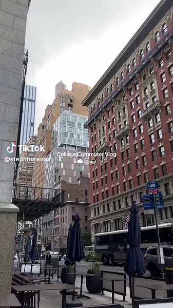 Romantize communiting to school 🫶🏽 #univlog #university #college #collegelife #collegecommuter #commuterlife #commuter #nyc #newyorkcity #nyccollege #fashionschool #student #studentlife