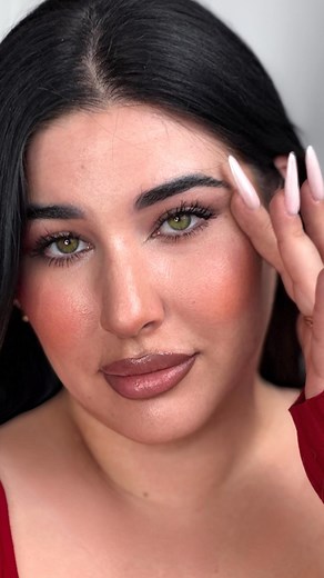 Natalia Lozano | I prefer Lash extensions 100%😂😝 Which one fits me best ? | Instagram