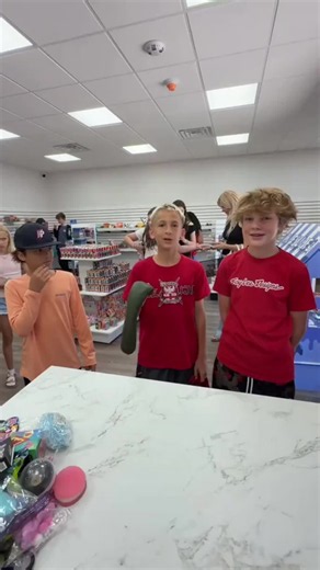 REAL LIFE FIDGET TRADING! We get to keep what we trade! #tradingfidgettoys #reallifefidgettrading #mrsbench #fidgettoysplus #worldsbiggestfidgettoystore
