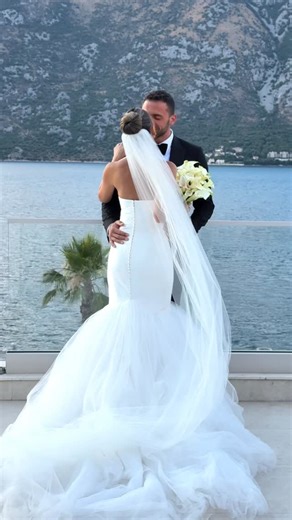 Weddings & Events ITALY on Instagram: "Elegance in every detail ✨🫶 #weddingitaly #italywedding #italyweddingplanner #destinationweddingitaly #weddinginitaly #italyweddinginspiration #italianweddingstyle #italiavenue #italianweddingplanner #tuscanywedding #sicilywedding #lakecomowedding #amalfiwedding #italybride #weddingplanneritaly"