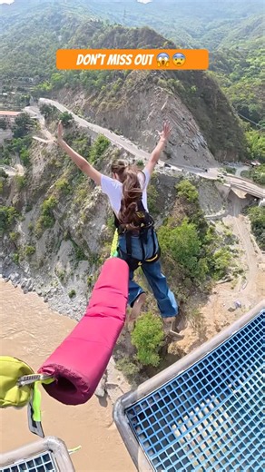Watch bungy jumping video running jump 📈