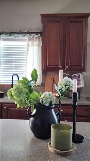 Cozy spring centerpiece in under 10 minutes #cozyhome #diy #homedecor