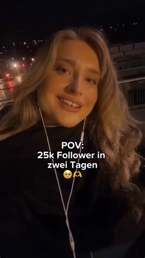 MiA on Instagram: "Mein Chef muss jetzt einfach ne ✨Villa✨ in Italien fürs ganze Team zahlen ahahahaa😂😂💗 das ist so verrückt!!🤯 Danke, dass ihr mich einfach immer so krass supportet…sogar auf der Arbeit hahaa😎 low key iconic 🎀 Ihr seid die Besten!!! Kuss an alle 🥹🫶"