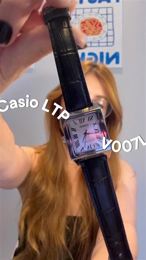 Fabi on Instagram: "o Casio LTP-V007 foi o primeiro relógio que comprei e é um dos que eu mais uso. pra mim, ele tem um tamanho equilibrado e um caimento perfeito em pulso fino (o meu tem 13,5 cm). é aquele relógio que funciona do casual ao arrumadinho, sem muito esforço ✨ Imagem de referência: Seiko Tank — Relojoaria Taniguchi"
