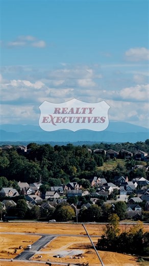 🏠🫶🏼Ready for a New Owner!🫶🏼🏠 Welcome to 12618 Hunters Creek Lane a beautiful Knoxville home that's move-in ready and full of charm! Spacious, bright, and perfect for everyday living or entertaining. 🎉Sellers willing to contribute up to 10k towards the buyers closing costs.￼ More information ℹ️ 👇🏻 https://www.flexmls.com/share/CufXC/12618-Hunters-Creek-Lane,-Knoxville,-TN-37922 → Call or text me today to schedule your showing! 💕Amanda at Realty Executives Howell Johnson Property Group �