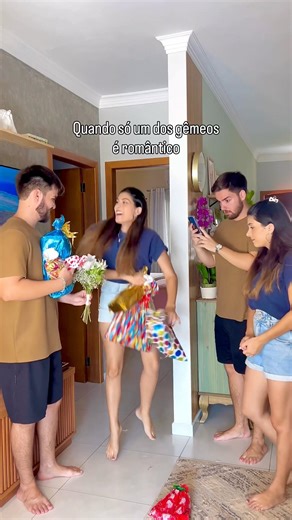 Ele nem se esforça 😭 #humor #twinmoments #twinmoments #funny #couple #twins #comedia