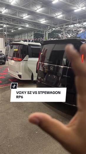Toyota Voxy SZ vs StepWGN RP6 comparison