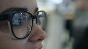 Woman Use Notebook Computer Close Cafe: стоковое видео (без лицензионных платежей), 34665580 | Shutterstock