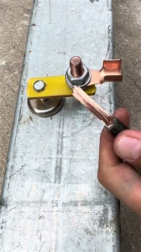 Simple and easy to use magnetic grounding for welding
