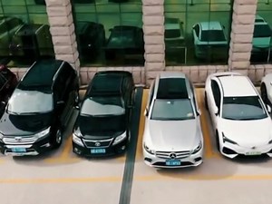 Black technology in #Shenzhen! The automatic & intelligent parking robot solves all kinds of "parking difficulties”. | Bridging News