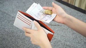 This coin-sorting wallet will save you from fumbling with change