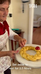 Haven’t made your tsoureki yet? Use Yiayia Vaso and Yiayia Kiki’s authentic ‘Yiayia style’ tsoureki recipe! FULL RECIPE: https://bit.ly/405yTWp 🎥: The Greek Herald / Pamela Rontziokos | The Greek Herald