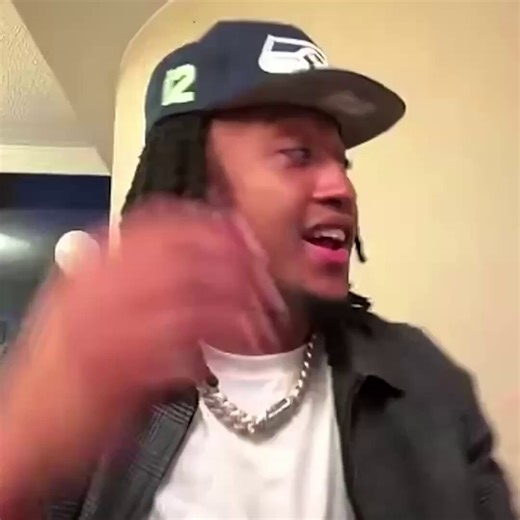 AWESOME: New #Seahawks CB Julian Neal said the company responsible for sending all 32 NFL hats messed up, and didn’t send any. So he asked his auntie to go buy only ONE hat instead — a Seahawks hat — and then Seattle drafted him!You couldn’t write this in a Hollywood script! 🤯🫶(🎥 @Seahawks)