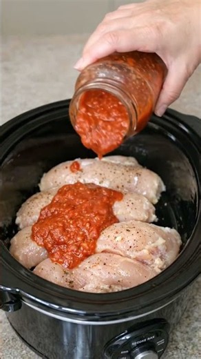 🍅 Slow Cooker Marinara Chicken