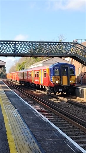 Last class 455 ever to go through New Milton with 2 tones